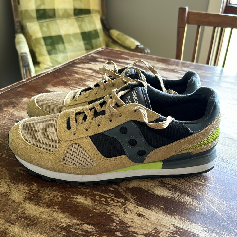 Saucony tennis shoes